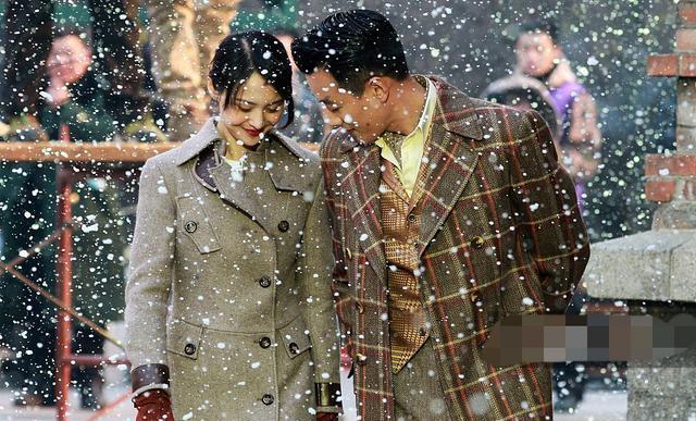 郑爽化身双面间谍,漫天飞雪与佟大为挽手对戏cp感满满