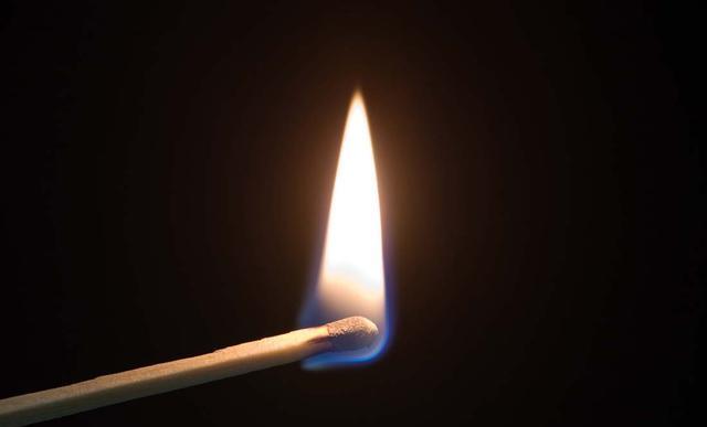 一根火柴不能给三个人点烟是为什么呢