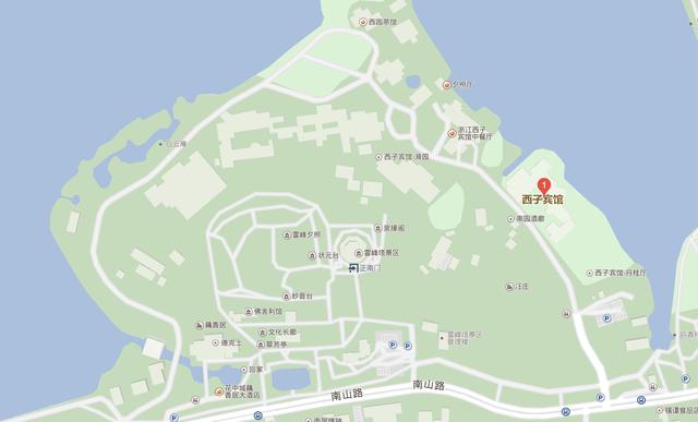 "西子宾馆则正好位于世界文化遗产——杭州西湖南岸,雷峰夕照山麓.