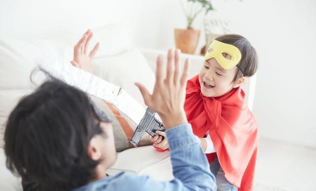 20个幼儿园小班体育游戏玩法:跳房子炒豆豆孵