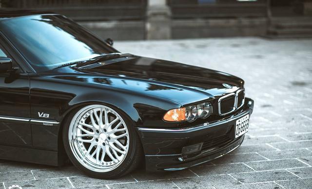 宝马第三代7系:e38 735il修复后变身优雅姿态