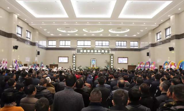 今天,义乌市公安局民警宗标同志遗体告别仪式在市殡仪馆万古厅举行.