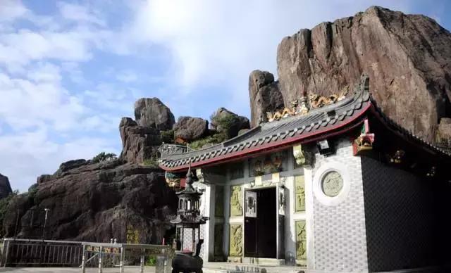 摩天石为广东省普宁市大南山腹地一千米高峰,是普宁市第二高峰,亦是