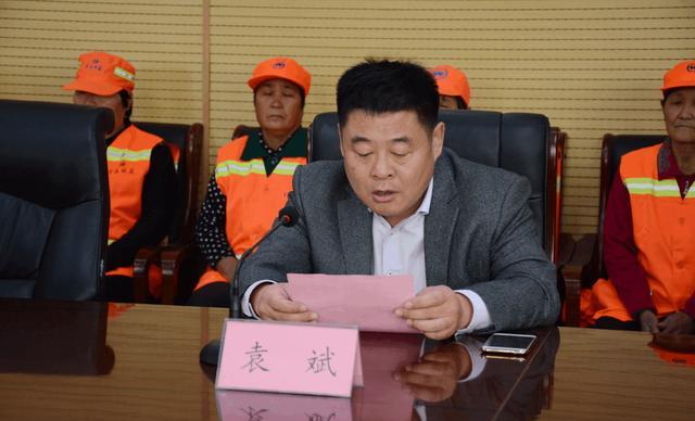 活动现场,章丘环卫管护中心主任安峰先生,环卫集团副总经理袁斌先生及