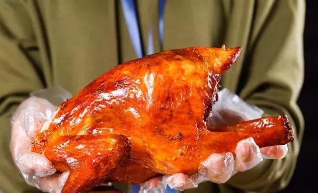 沙洲尾这只网红鸡,开"煲"居然免费送!气温降至4℃也要排队吃