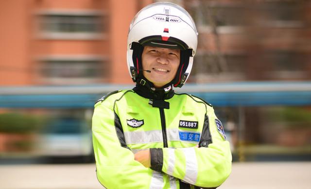 党组织共建工作,深圳市民俗摄影学会党支部书记刘对现带领党员卢兴求