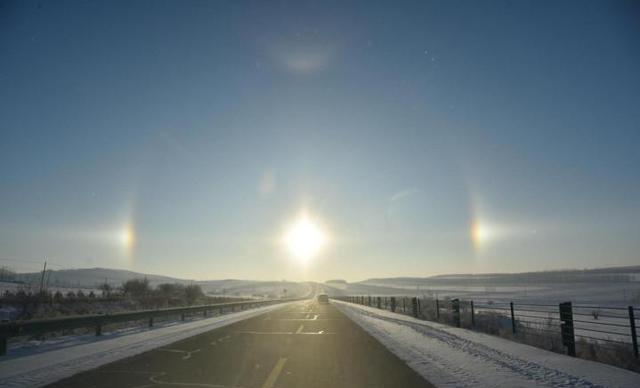 内蒙古上空现幻日竟然同时有四个太阳