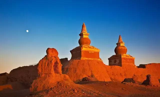 传说 黑城,是遥远的古国西夏的古都 如今的黑城,却成为沙海中的孤城残