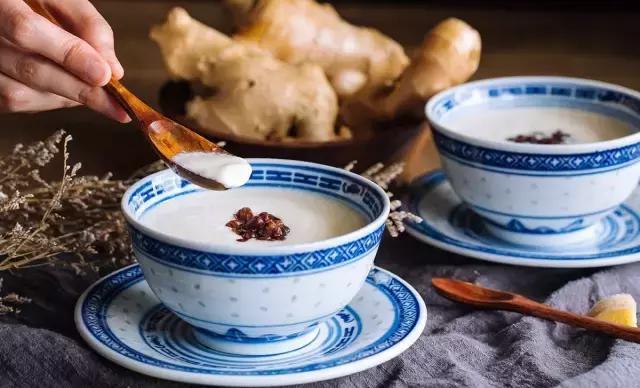 来碗姜撞奶,香醇嫩滑,暖胃驱寒!