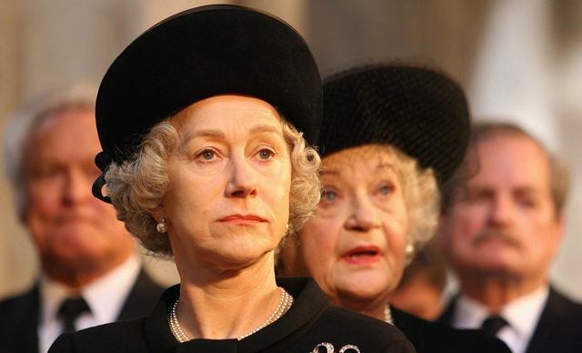 第二位演过英女王的女演员海伦·米伦就更厉害了,她在2003年被英女王