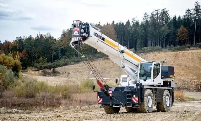 利勃海尔2017年新款越野吊 惊艳吊装界 到底有何不同?