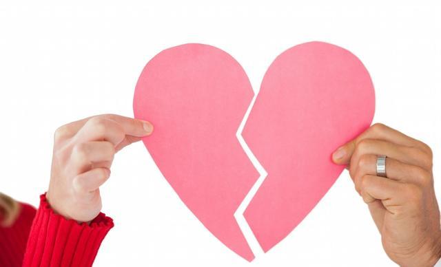 与20年前相爱的女友偶遇,我们四目相对,最后无