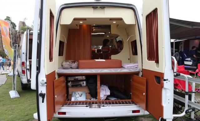 15.8万起拍大通v80长轴高顶b型房车,车落谁家,让我们拭目以待