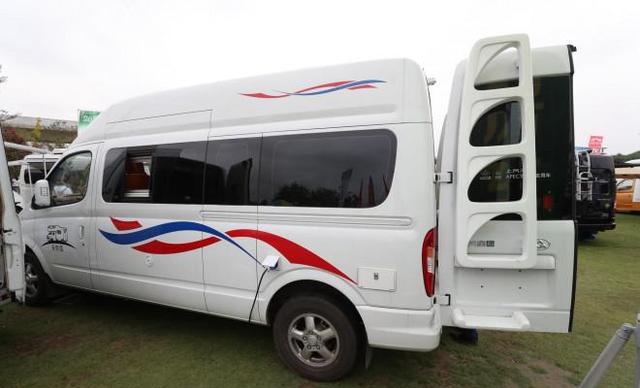 15.8万起拍大通v80长轴高顶b型房车,车落谁家,让我们拭目以待