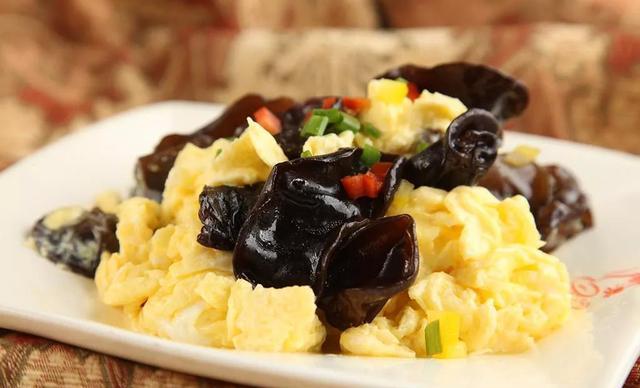 黑木耳可清肺润肺,这3道木耳做的美食不要错过!