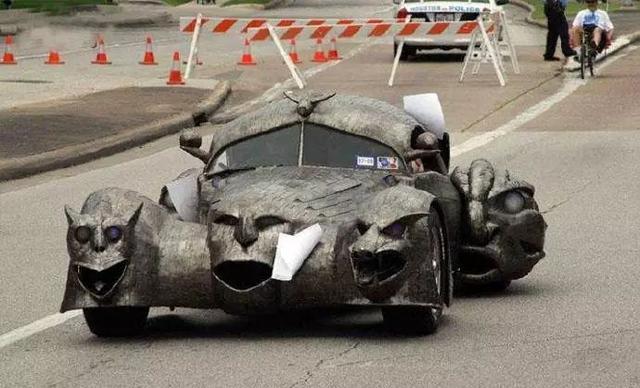 太吓人啦,国外的汽车都化妆成这样过万圣节