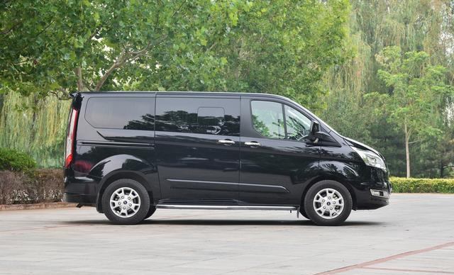 实拍途睿欧豪华型商务车 6座豪华商务车