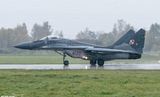 一架俄制战机坠毁飞行员幸存 售价仅仅3毛钱 差点卖给中国|波兰|米格