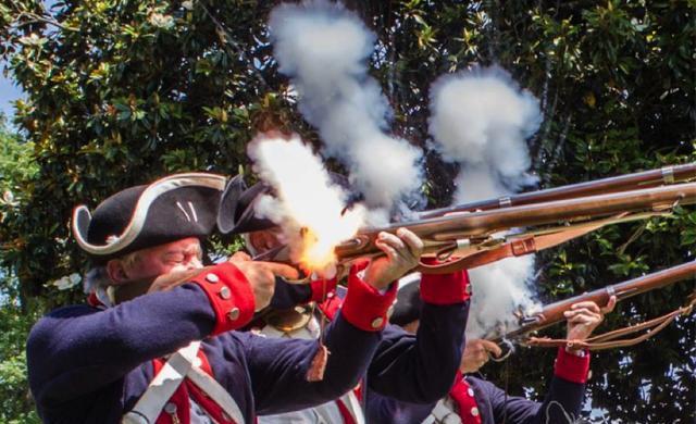 为什么美军葬礼要朝天鸣放三排枪源于欧洲收尸队