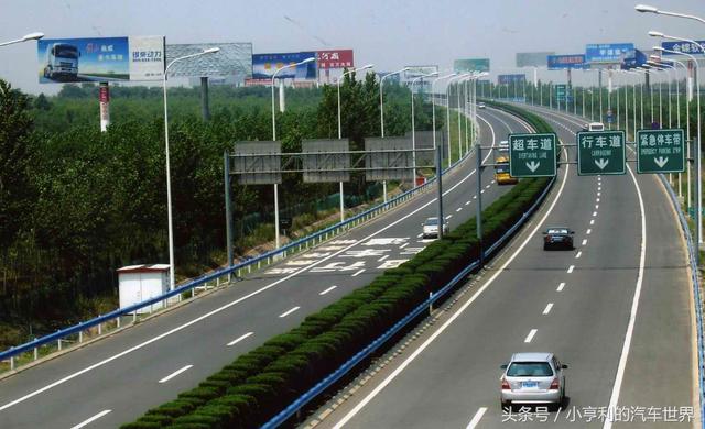 高速上哪条车道最安全?快车道和中间车道选哪个?