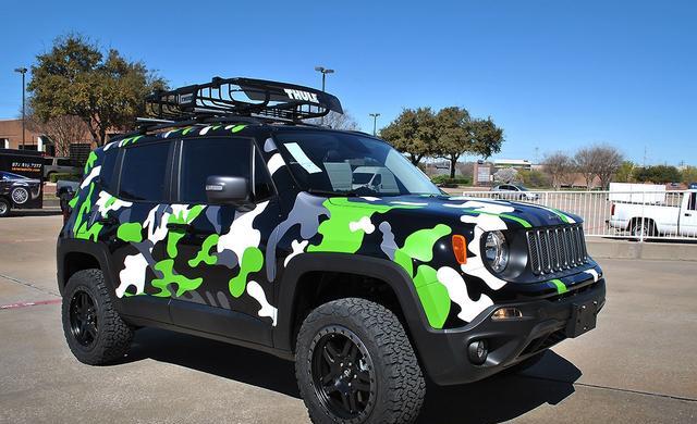 开着改成这样的jeep自由侠suv,真不好意思上公路了!