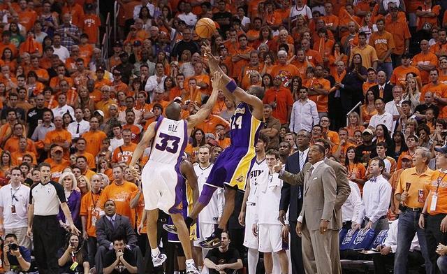 致敬黑曼巴 科比球衣即将退役 一起回顾科比nba生涯的高光时刻