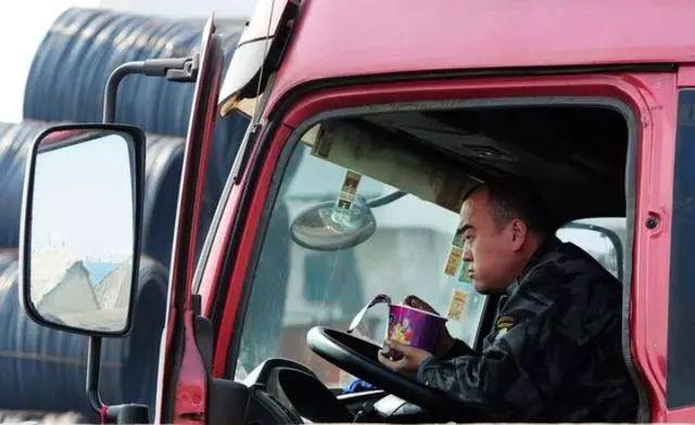 运费这么低,货车司机全凭这些方法省钱!原来跑运输是这么的辛苦