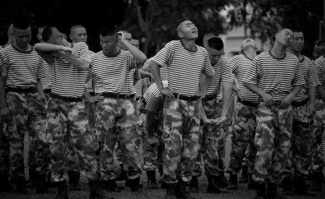 难忘海魂衫!它见证了中国海军从"最土"到"最帅"的华丽逆袭