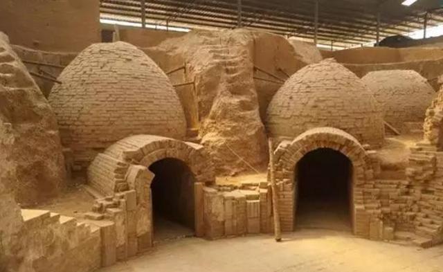 安禄山与杨贵妃有没有私情为何他的墓中出土了一版英语磁带