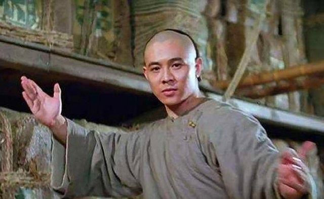 香港电影学者余慕云曾说"从外貌来看,最像黄飞鸿本人的演员是王群"