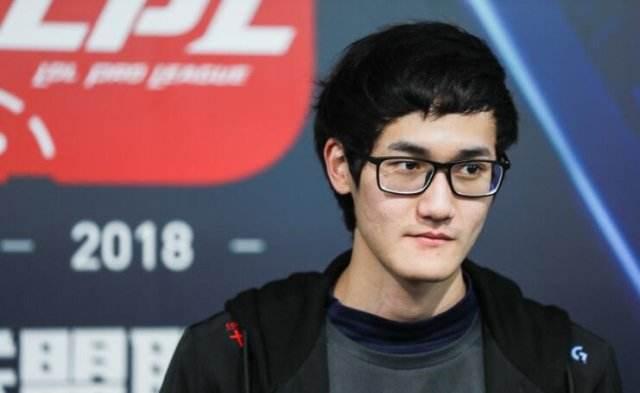 karsa来到rng后, 到底从lpl学了啥? 对fw前队友打字: nmsl