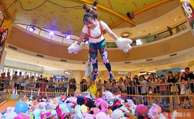 真人抓娃娃机商家轻松日赚千元