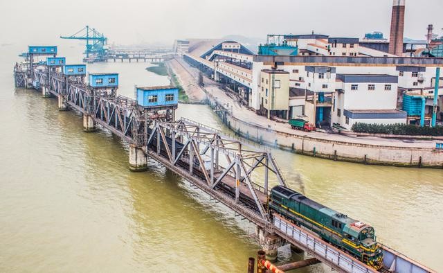 截至到目前该段火车以轮渡的方式过长江到江阴