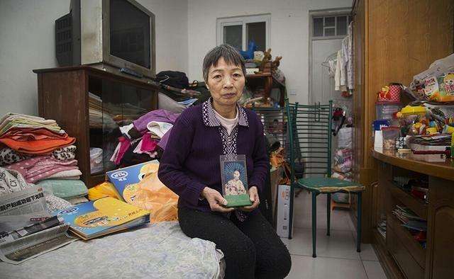 女儿不幸离世, 六旬老太再次怀孕生下双胞胎!