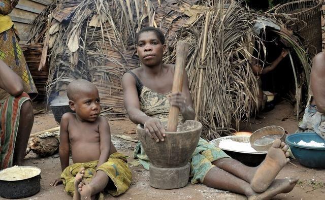 揭秘"小矮人"部落女孩8岁就生子, 濒临绝种的危险