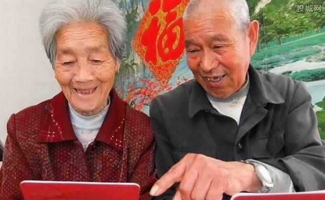 社保挂在别人营业执照 养老保险满60岁领取