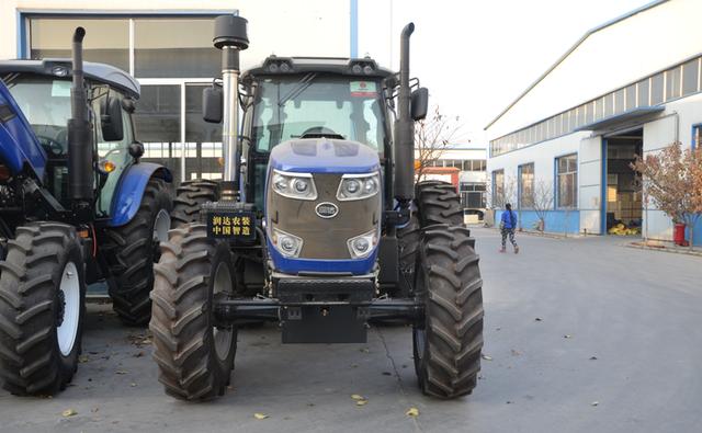 准备上手一台2104拖拉机据说这里一次性订购了40多台