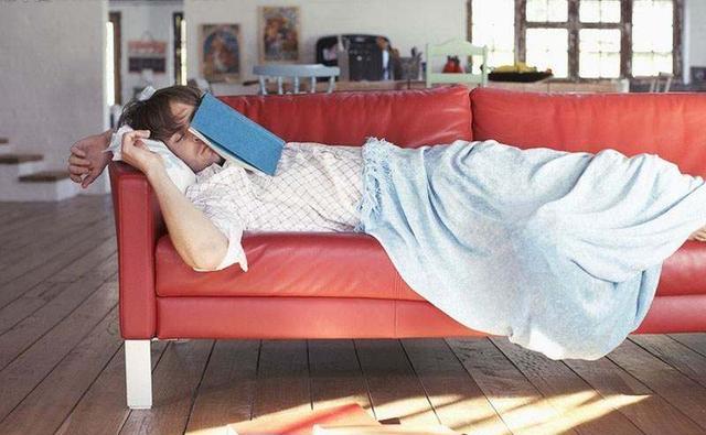 老公聚餐喝醉酒,半夜起来给他盖被子,他说8个字,我如遭雷击