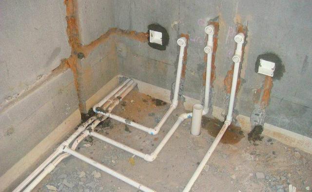 装修水管走线要根据厨房,卫生间实际使用情况,合理确定各用水点如阀门