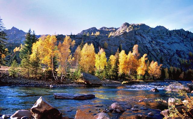 4,喀纳斯(布尔津县)阿勒泰地区3,葡萄沟(吐鲁番市)2,天山天池(昌吉