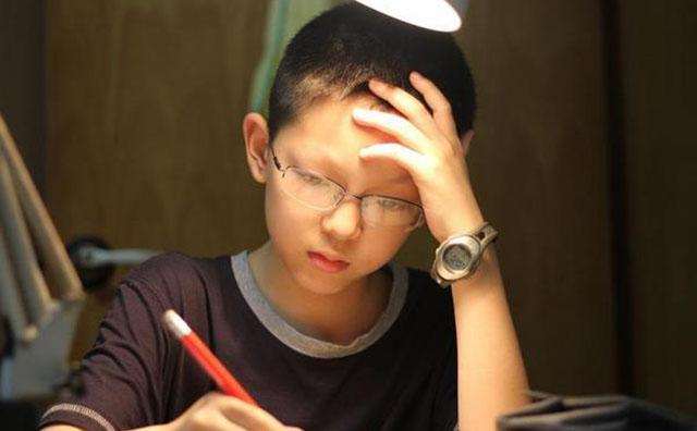 孩子,妈妈知道你读书苦,拼命让你读书,就是怕将来帮不到你啊