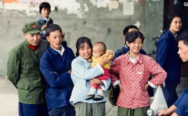 外国人拍摄的1978年中国真实老照片:40年前的人们是这样子