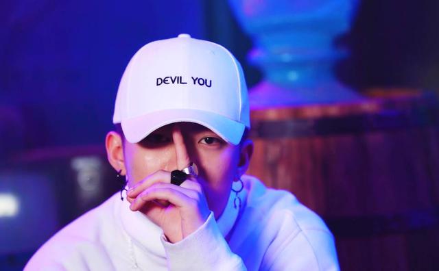 李小璐夜宿门风波后pgone微博小号被扒出竟暗中表白李小璐