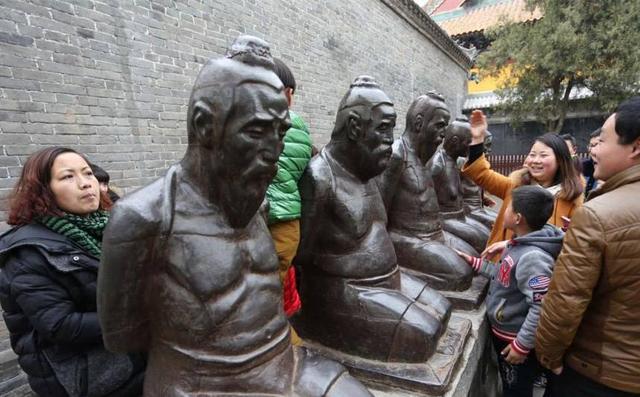 秦桧真的是“汉奸”吗？岳飞的死真的与他有关？
