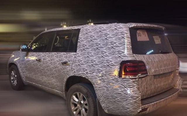 从车头的外观就能看出恒天h5和陆巡的相似度有多高,大嘴式进气格栅