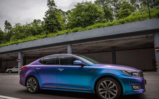 起亚k5全车贴膜案例电光紫魅蓝汽车改色贴膜