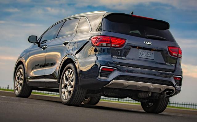 2019年7座起亚索兰托suv,修改造型配备大尺寸全景天窗!