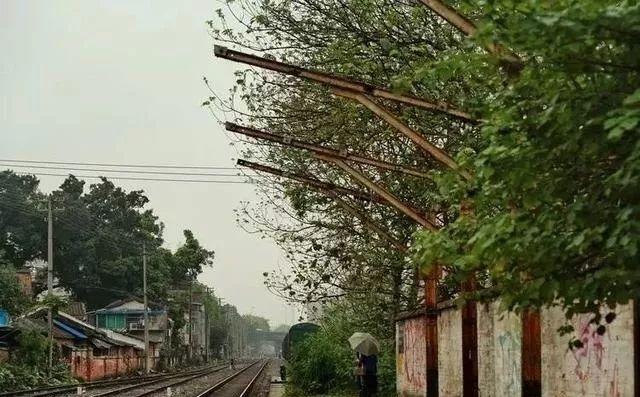 石围塘火车站 火车轨道 老房子,浓浓的历史味道 以前很喜欢来芳村码头