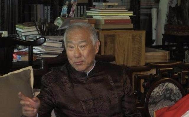 我们翻开史书,爱新觉罗·塔拜不过是略微有些战功,在明朝末年的清军攻