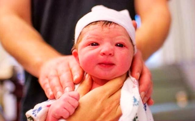 孕妇感冒一个月不医治,看到刚出生的宝宝她后悔了